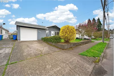 2304 SE 101st Ave, Portland, OR 97216 - Photo 4