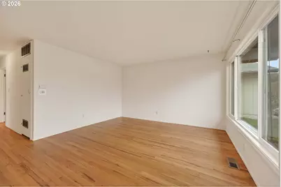 2304 SE 101st Ave, Portland, OR 97216 - Photo 6