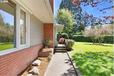 14 Royal Oaks Dr, Roseburg, OR 97471 - Photo 2