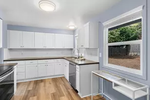 14217 SE Salmon St, Portland, OR 97233 - Photo 12