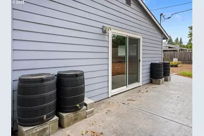 14217 SE Salmon St, Portland, OR 97233 - Photo 38