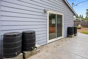 14217 SE Salmon St, Portland, OR 97233 - Photo 38