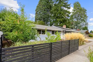 14217 SE Salmon St, Portland, OR 97233 - Photo 4