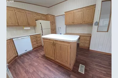 530 Shorepines Pl, Coos Bay, OR 97420 - Photo 8