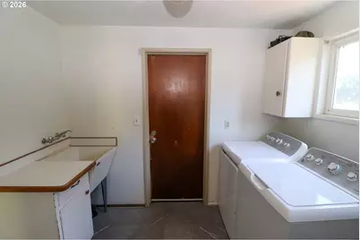 7077 Main St, Springfield, OR 97478 - Photo 34