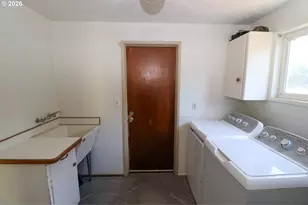 7077 Main St, Springfield, OR 97478 - Photo 34