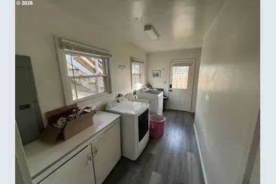 1010 Horn Ln, Eugene, OR 97404 - Photo 8