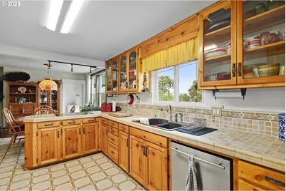 1022 E 10th St, The Dalles, OR 97058 - Photo 16