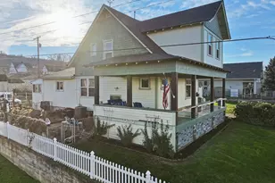 1022 E 10th St, The Dalles, OR 97058 - Photo 2