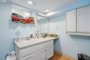 1022 E 10th St, The Dalles, OR 97058 - Photo 34