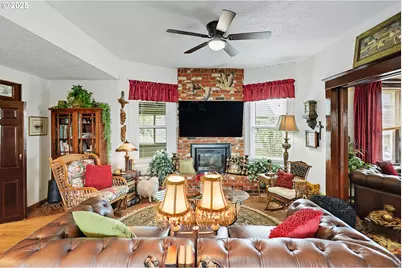 1022 E 10th St, The Dalles, OR 97058 - Photo 8