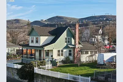 1022 E 10th St, The Dalles, OR 97058 - Photo 1