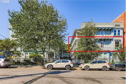 2127 NW Irving St #202, Portland, OR 97210 - Photo 4