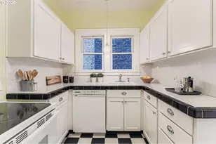 2127 NW Irving St, Portland, OR 97210 - Photo 14