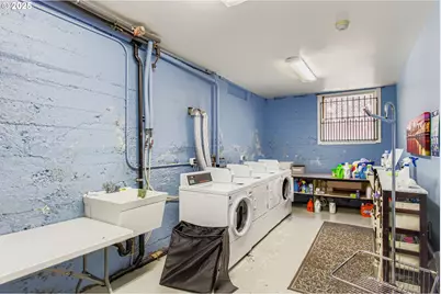 2127 NW Irving St #202, Portland, OR 97210 - Photo 22