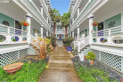 2127 NW Irving St #202, Portland, OR 97210 - Photo 1