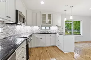 10445 SW Highland Dr, Tigard, OR 97224 - Photo 4