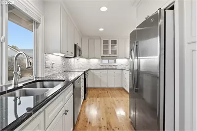 10445 SW Highland Dr, Tigard, OR 97224 - Photo 8