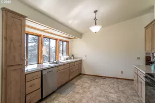 107 Woodoak Dr, Roseburg, OR 97471 - Photo 8