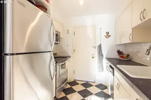 2123 NE Clackamas St, Portland, OR 97232 - Photo 14