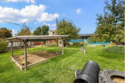 2747 Bailey Ln, Eugene, OR 97401 - Photo 4