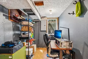 18042 SE Clay St, Portland, OR 97233 - Photo 38
