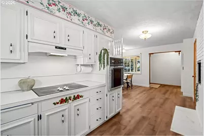 2813 Maywood Dr, Forest Grove, OR 97116 - Photo 10