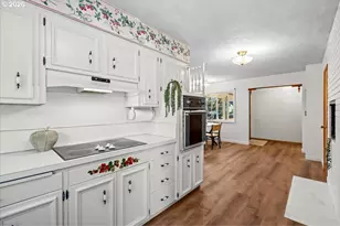 2813 Maywood Dr, Forest Grove, OR 97116 - Photo 10