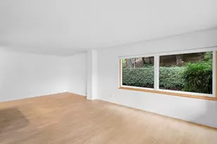 2393 SW Park Pl, Portland, OR 97205 - Photo 4