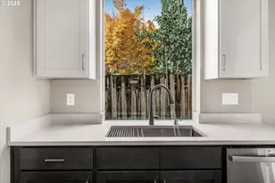 185 NW Mawrcrest Ave, Gresham, OR 97030 - Photo 16