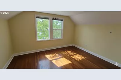 5836 NE Halsey St, Portland, OR 97213 - Photo 8