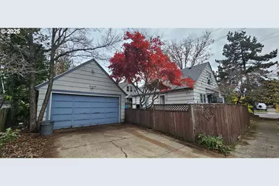 5836 NE Halsey St, Portland, OR 97213 - Photo 12