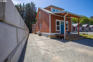 29940 Harbor Way, Gold Beach, OR 97444 - Photo 6