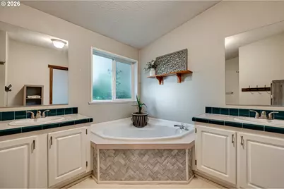 180 Sassys Creek Rd, Ariel, WA 98603 - Photo 14
