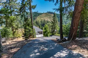 1836 Lakeview Dr, Sutherlin, OR 97479 - Photo 2