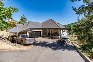 1836 Lakeview Dr, Sutherlin, OR 97479 - Photo 4