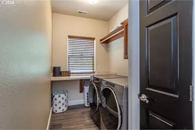 1836 Lakeview Dr, Sutherlin, OR 97479 - Photo 22