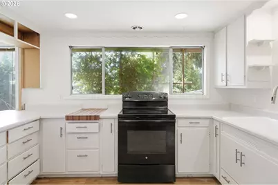 605 Kourt Dr, Eugene, OR 97404 - Photo 2