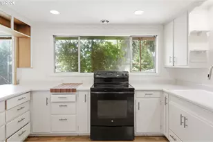 605 Kourt Dr, Eugene, OR 97404 - Photo 2