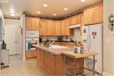 1703 Webb Lake Dr, Silverton, OR 97381 - Photo 8