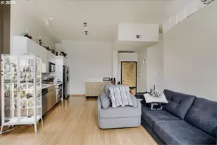 12600 SW Crescent St, Beaverton, OR 97005 - Photo 10
