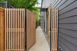 4920 SE Caruthers St, Portland, OR 97215 - Photo 2