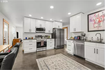 2300 Kelso Dr, Kelso, WA 98626 - Photo 4