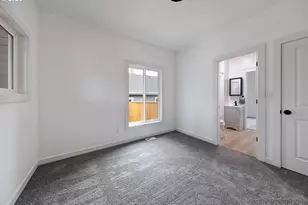 9004 SE Claybourne St, Portland, OR 97266 - Photo 8