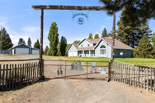 44220 Cowboy Hill Ln, Chiloquin, OR 97624 - Photo 2