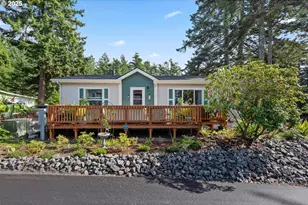 610 Shorepines Pl, Coos Bay, OR 97420 - Photo 2
