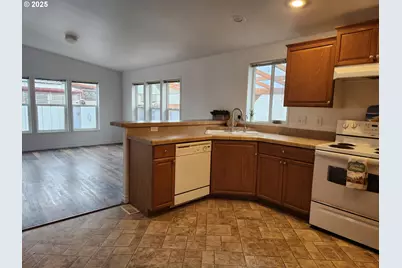 1050 Broadway Ave, Winchester Bay, OR 97467 - Photo 12