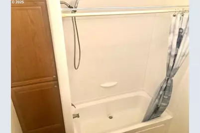 1050 Broadway Ave, Winchester Bay, OR 97467 - Photo 22