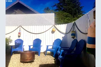 1050 Broadway Ave, Winchester Bay, OR 97467 - Photo 42