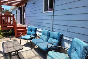 1050 Broadway Ave, Winchester Bay, OR 97467 - Photo 34
